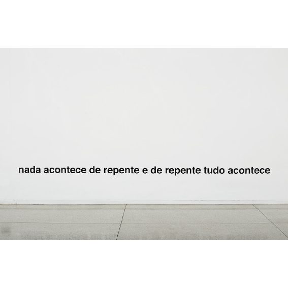 nada acontece de repente e de repente tudo acontece
vinil recortado
nothing happens all that suddenly and all that suddenly everything happens
vinyl 

2017

JULIANA STEIN